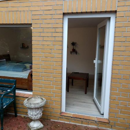 Ruhiges, Gemuetliches Zimmer Mit Bad Fuer 2 Personen, Mit Gartenterasse Lubeck Exterior photo