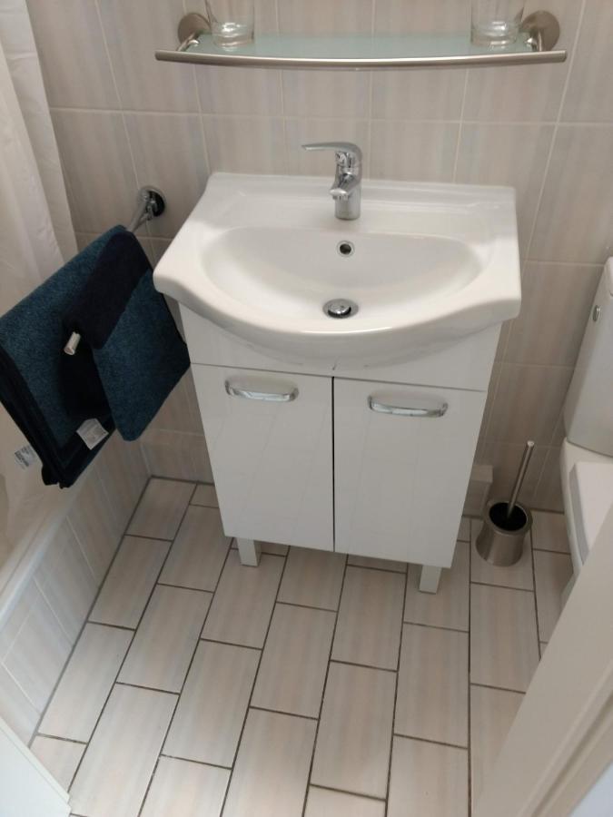 Ruhiges, Gemuetliches Zimmer Mit Bad Fuer 2 Personen, Mit Gartenterasse Lubeck Exterior photo