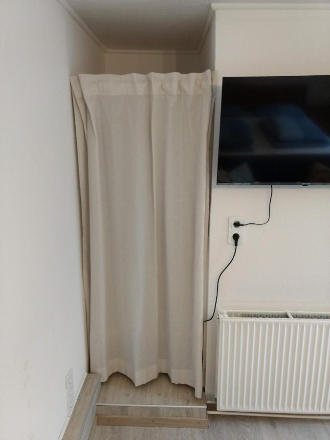 Ruhiges, Gemuetliches Zimmer Mit Bad Fuer 2 Personen, Mit Gartenterasse Lubeck Exterior photo